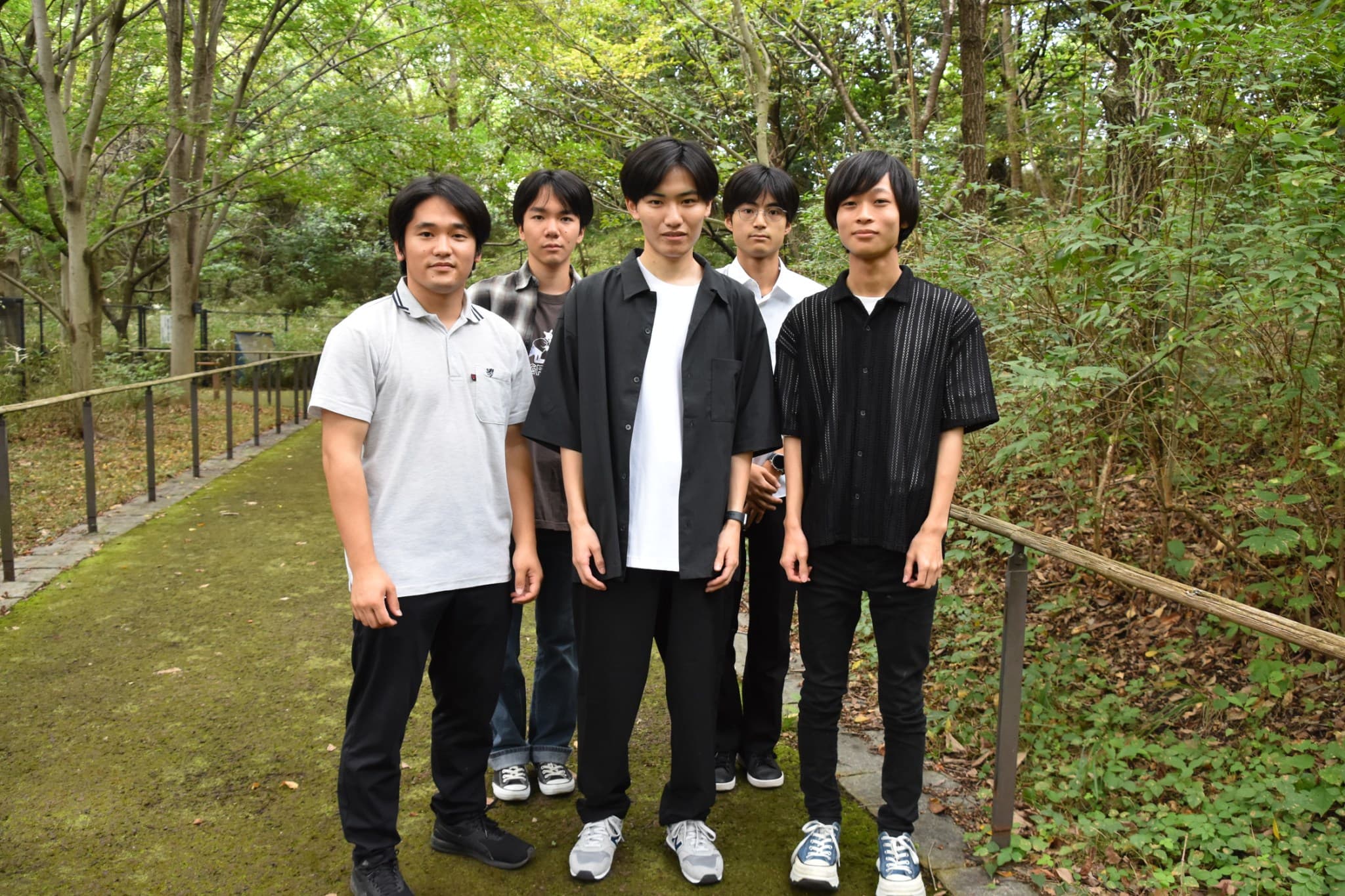 こもれび創設メンバー5名の集合写真